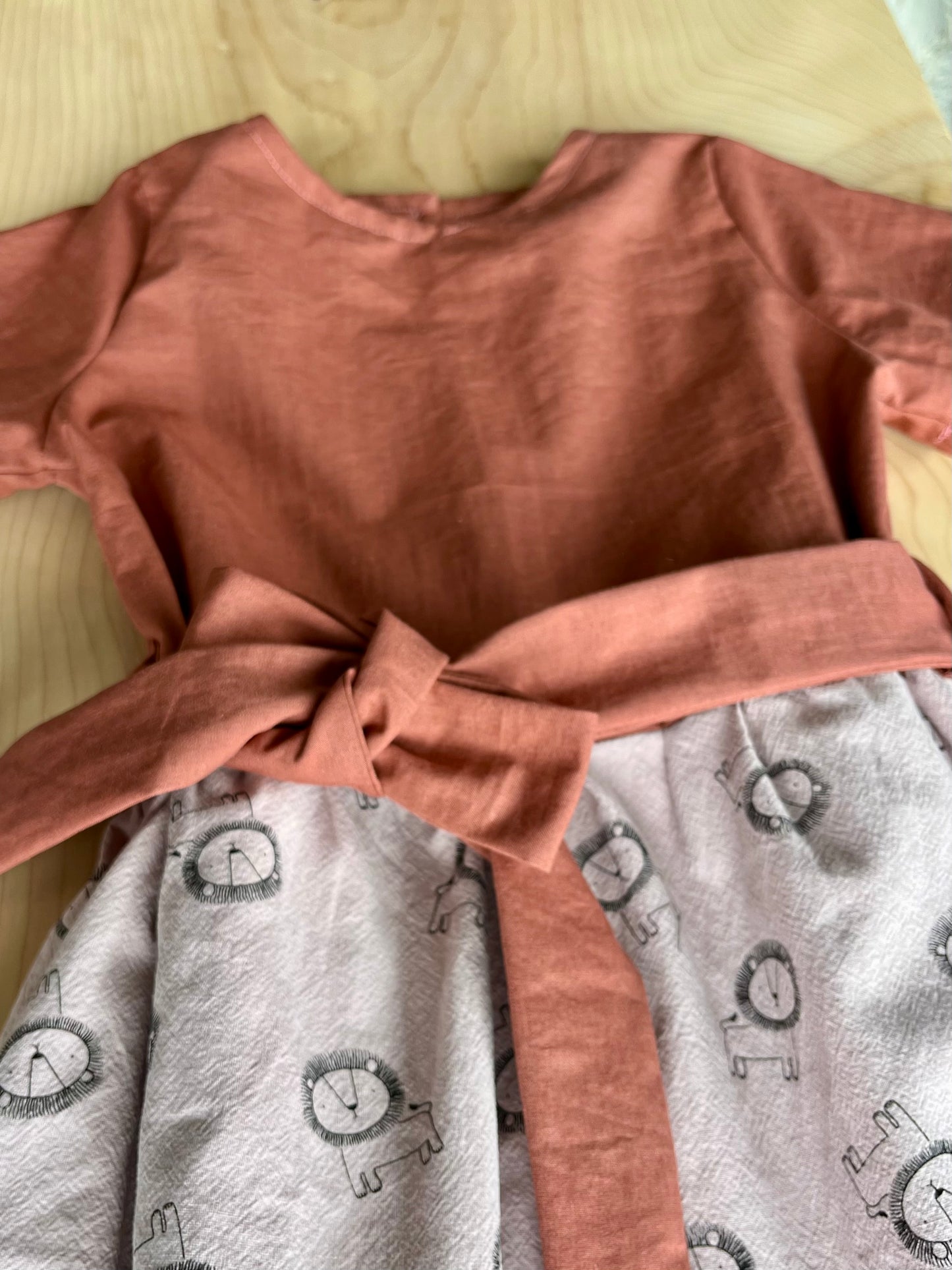 Kleid mit Taschen 116