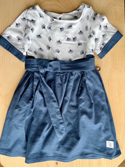 Kleid mit Taschen 98