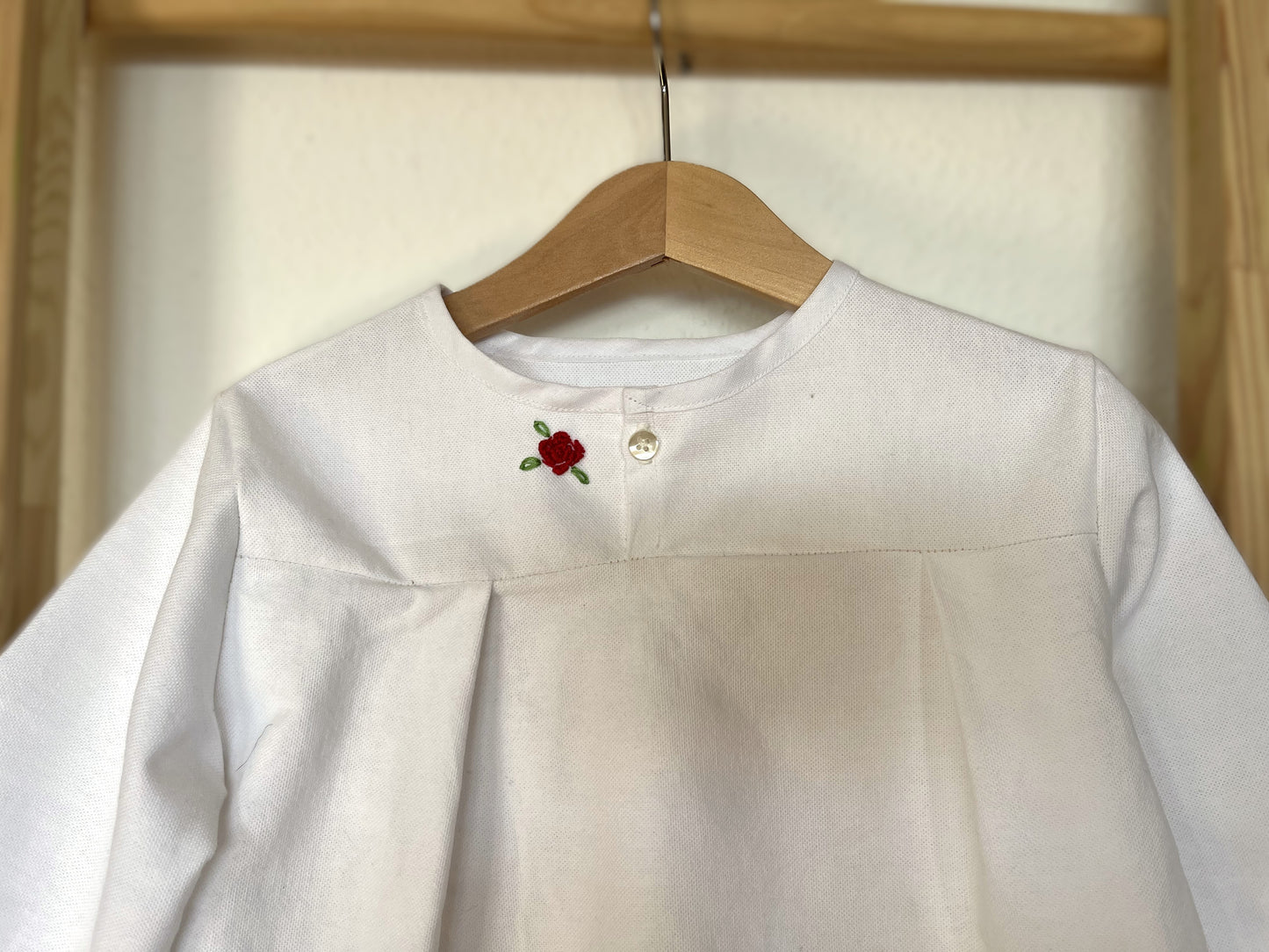 Camicia bianca ricamata 2-3 anni